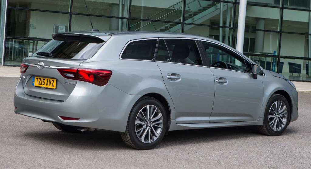 2015-Avensis-touring-sports-exterior-static-20