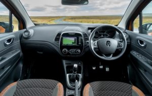 1443573_New Renault Captur named Best Compact SUV at BusinessCar Awards 2017 150917 (3)